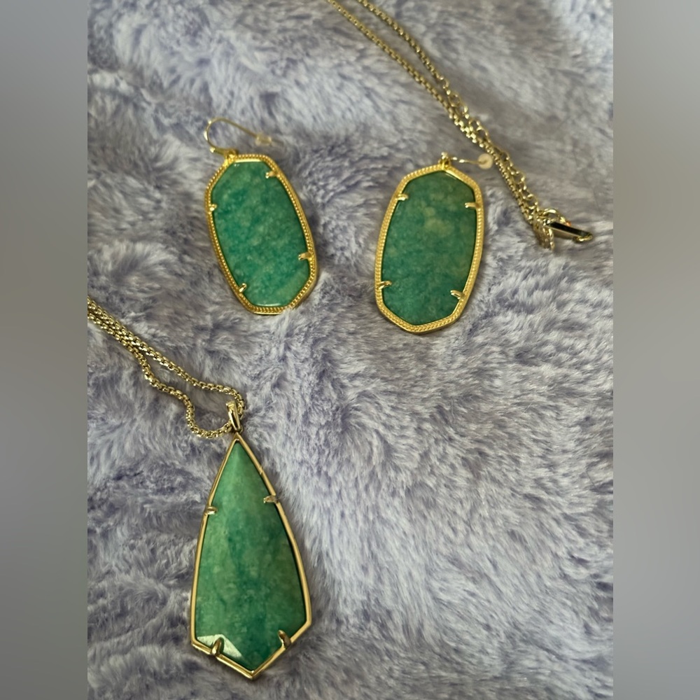 Kendra Scott gold setting Danielle earrings and Carole necklace set.Perfect cond